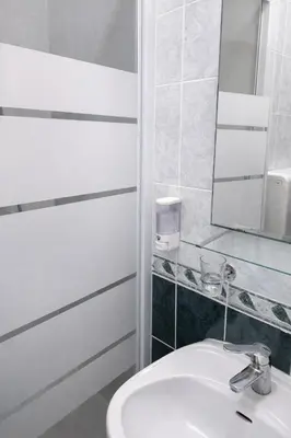 Salle de bains dans l'établissement Hotel Montana Paris Lafayette