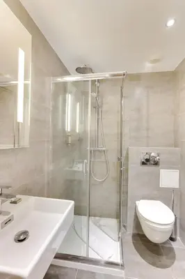 Salle de bains dans l'établissement Hôtel Louvre Richelieu