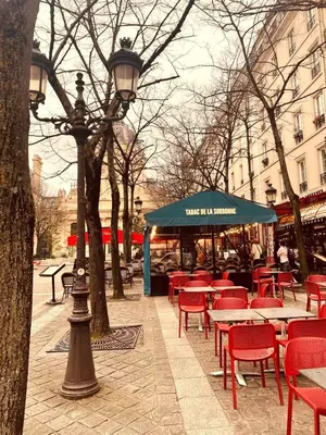 Restaurant ou autre lieu de restauration dans l'établissement Saint Michel Quartier Latin With AC
