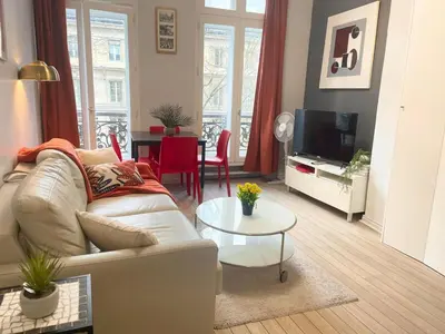 Télévision ou salle de divertissement dans l'établissement Saint Michel Quartier Latin With AC