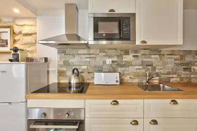 Cuisine ou kitchenette dans l'établissement Urban Flat 42 - LUXURY FLAT
