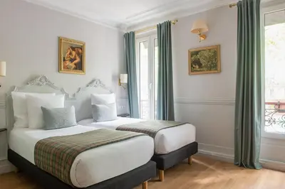 Un ou plusieurs lits dans un hébergement de l'établissement Hôtel De La Porte Dorée