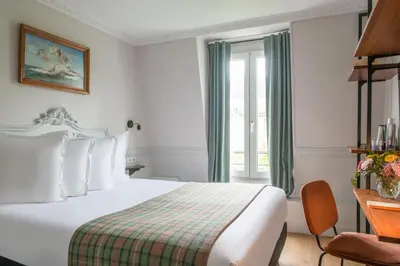 Un ou plusieurs lits dans un hébergement de l'établissement Hôtel De La Porte Dorée