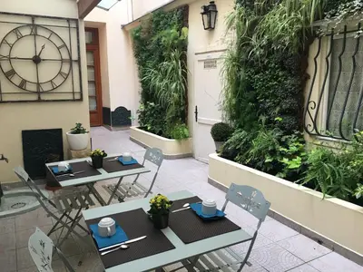 Jardin de l'établissement Hotel du Dragon