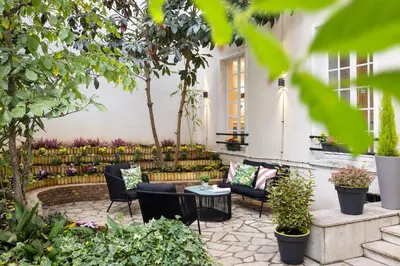 Jardin de l'établissement Nord Est Hotel