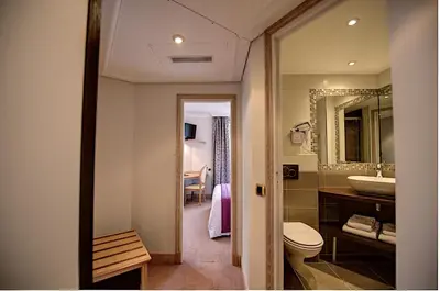 Salle de bains dans l'établissement Hôtel Du Midi Paris Montparnasse