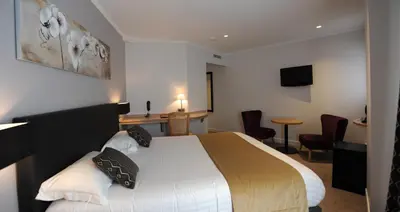 Télévision ou salle de divertissement dans l'établissement Hôtel Du Midi Paris Montparnasse