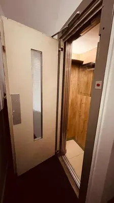 Salle de bains dans l'établissement Jeff Hotel