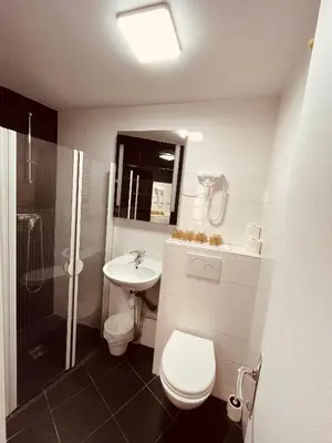 Salle de bains dans l'établissement Jeff Hotel