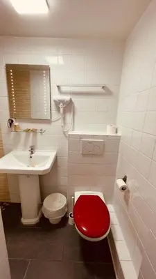 Salle de bains dans l'établissement Jeff Hotel