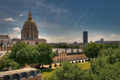 Vue générale sur Paris ou vue de la ville depuis l'hôtel