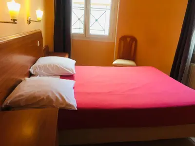Un ou plusieurs lits dans un hébergement de l'établissement Paris Hôtel Le Mediterraneen