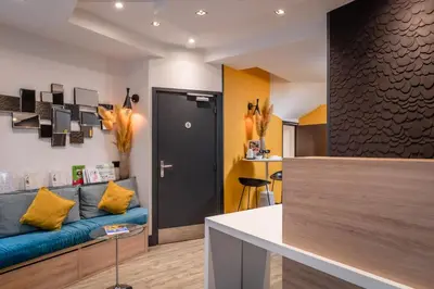 Cuisine ou kitchenette dans l'établissement Arc De Triomphe