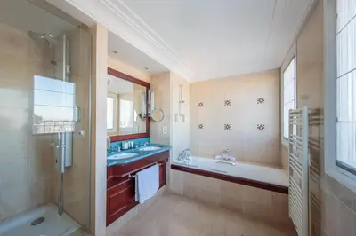Salle de bains dans l'établissement Hôtel Pont Royal Paris