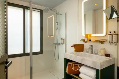 Salle de bains dans l'établissement Hôtel Aoriste & Spa