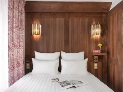 Un ou plusieurs lits dans un hébergement de l'établissement Hotel Madeleine De Senlis