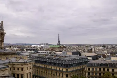 Vue générale sur Paris ou vue de la ville depuis l'hôtel