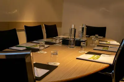 Télévision ou salle de divertissement dans l'établissement Holiday Inn Paris Opéra - Grands Boulevards by IHG