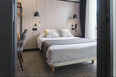Un ou plusieurs lits dans un hébergement de l'établissement Hotel SUB