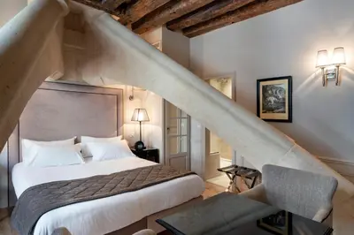 Un ou plusieurs lits dans un hébergement de l'établissement Hôtel Le Presbytère