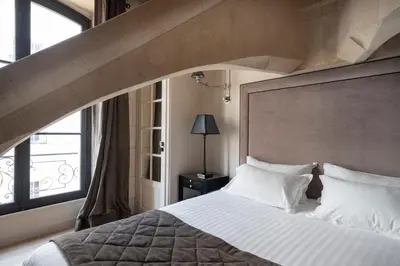 Un ou plusieurs lits dans un hébergement de l'établissement Hôtel Le Presbytère