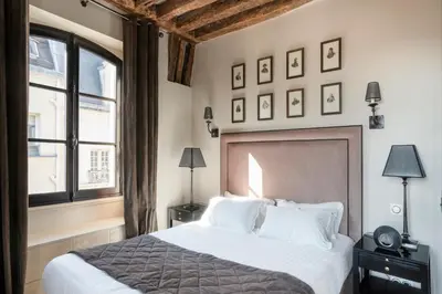 Un ou plusieurs lits dans un hébergement de l'établissement Hôtel Le Presbytère