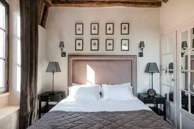 Un ou plusieurs lits dans un hébergement de l'établissement Hôtel Le Presbytère