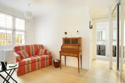 Coin salon dans l'établissement Apartment Champs Elysées by Studio prestige