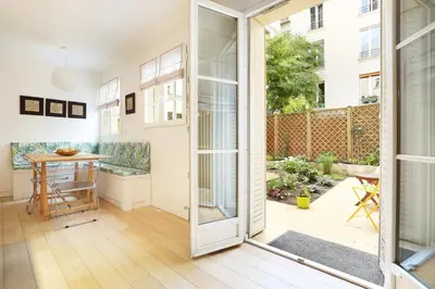 Balcon ou terrasse dans l'établissement Apartment Champs Elysées by Studio prestige