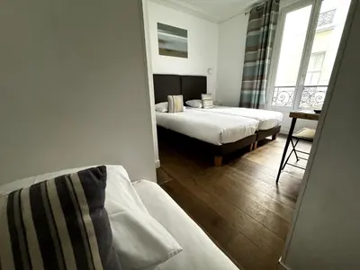 Un ou plusieurs lits dans un hébergement de l'établissement Hôtel L'Amiral