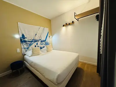 Un ou plusieurs lits dans un hébergement de l'établissement Hôtel L'Amiral
