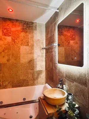 Salle de bains dans l'établissement Studio design Kenzo -Bed Premium accommodation short breaks
