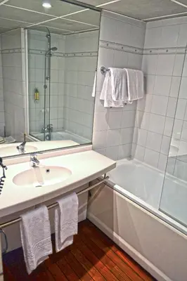 Salle de bains dans l'établissement Art Hotel Paris Est
