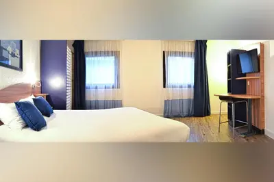 Télévision ou salle de divertissement dans l'établissement Art Hotel Paris Est