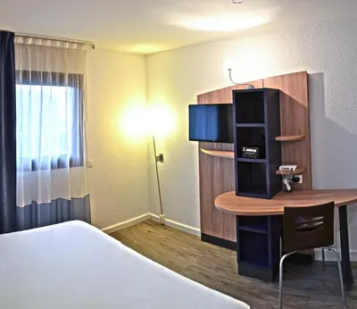 Télévision ou salle de divertissement dans l'établissement Art Hotel Paris Est