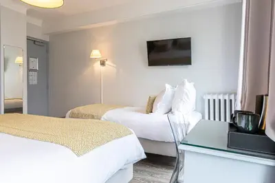 Un ou plusieurs lits dans un hébergement de l'établissement Splendid Hôtel