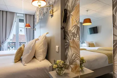Un ou plusieurs lits dans un hébergement de l'établissement Splendid Hôtel