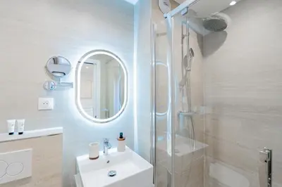 Salle de bains dans l'établissement Garbo Hôtel