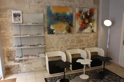 Coin salon dans l'établissement Hotel Excelsior