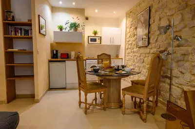 Cuisine ou kitchenette dans l'établissement Studio lumineux Paris centre - Chatelet