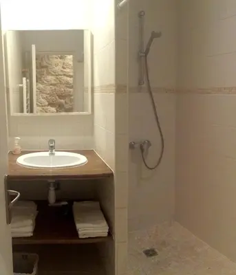 Salle de bains dans l'établissement Studio lumineux Paris centre - Chatelet