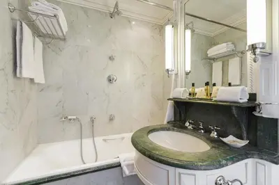 Salle de bains dans l'établissement Hotel Luxembourg Parc