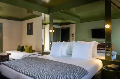 Un ou plusieurs lits dans un hébergement de l'établissement Hôtel La Conversation