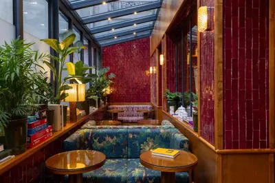 Coin salon dans l'établissement Hôtel La Conversation