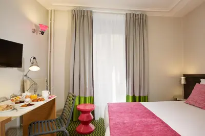 Un ou plusieurs lits dans un hébergement de l'établissement Hotel Antin Trinité