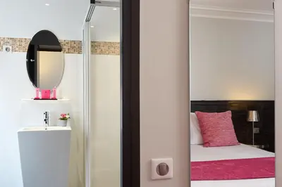 Un ou plusieurs lits dans un hébergement de l'établissement Hotel Antin Trinité