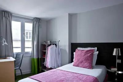 Un ou plusieurs lits dans un hébergement de l'établissement Hotel Antin Trinité