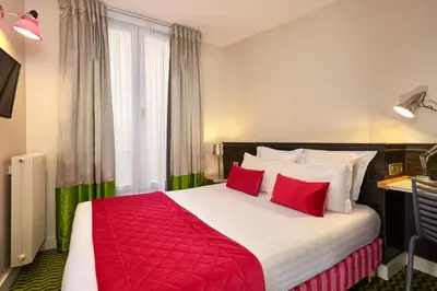 Un ou plusieurs lits dans un hébergement de l'établissement Hotel Antin Trinité