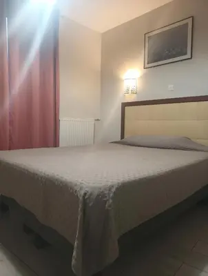 Un ou plusieurs lits dans un hébergement de l'établissement Hôtel de Lorraine