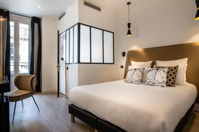 Un ou plusieurs lits dans un hébergement de l'établissement Hôtel Royal Opéra